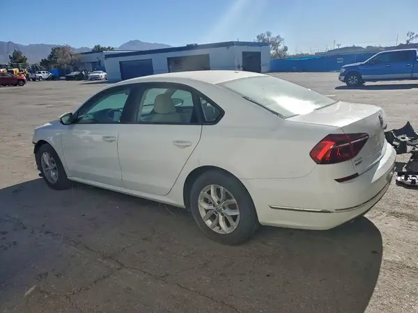 1VWAA7A35JC025508 2018 VOLKSWAGEN PASSAT - Image 2