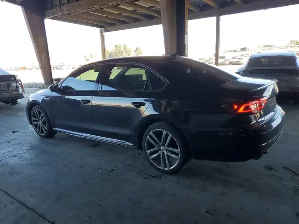 1VWAA7A35JC028442 2018 VOLKSWAGEN PASSAT - Image 2