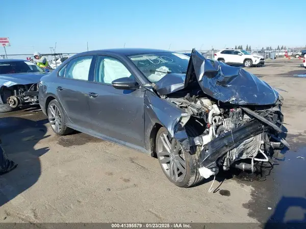 1VWAA7A35JC030952 2018 VOLKSWAGEN PASSAT - Image 1