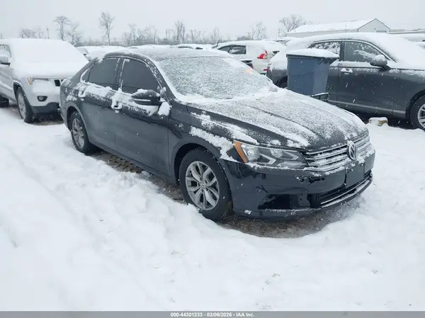 1VWAA7A35JC031261 2018 VOLKSWAGEN PASSAT - Image 1