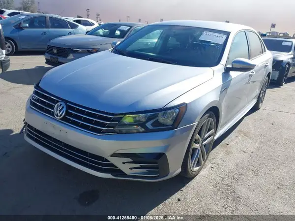 1VWAA7A36JC006207 2018 VOLKSWAGEN PASSAT - Image 2