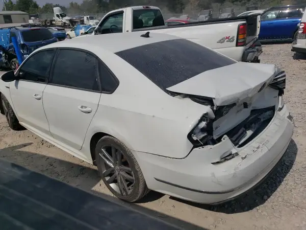 1VWAA7A36JC011181 2018 VOLKSWAGEN PASSAT - Image 2