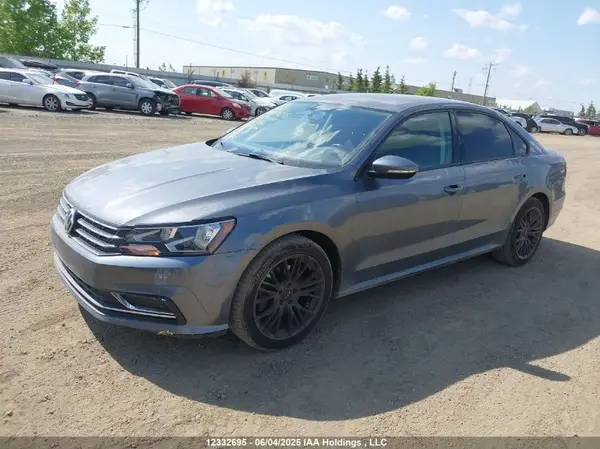 1VWAA7A36JC027560 2018 VOLKSWAGEN PASSAT - Image 2