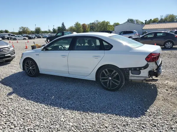 1VWAA7A36JC028918 2018 VOLKSWAGEN PASSAT - Image 2