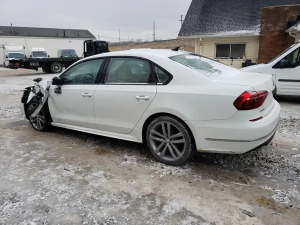 1VWAA7A36JC037943 2018 VOLKSWAGEN PASSAT - Image 2
