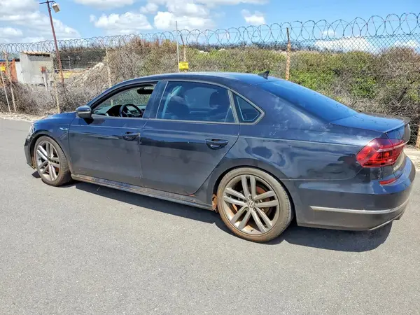 1VWAA7A36JC042155 2018 VOLKSWAGEN PASSAT - Image 2