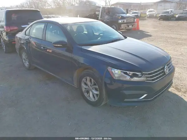 1VWAA7A37JC003218 2018 VOLKSWAGEN PASSAT - Image 1