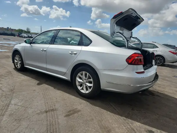 1VWAA7A37JC005678 2018 VOLKSWAGEN PASSAT - Image 2
