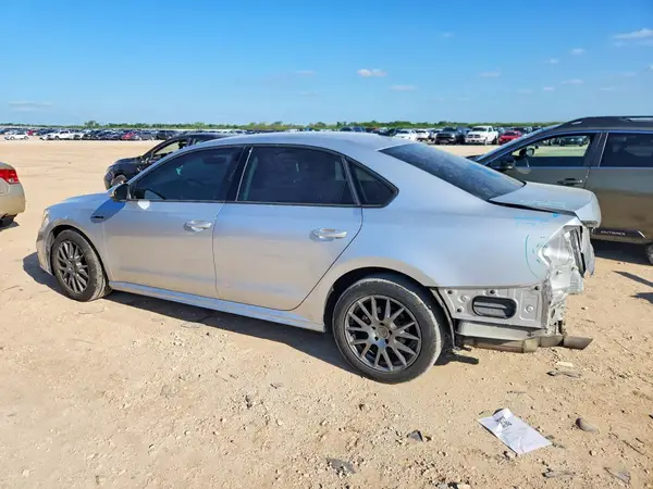 1VWAA7A37JC015160 2018 VOLKSWAGEN PASSAT - Image 2