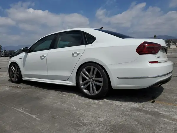 1VWAA7A37JC015594 2018 VOLKSWAGEN PASSAT - Image 2