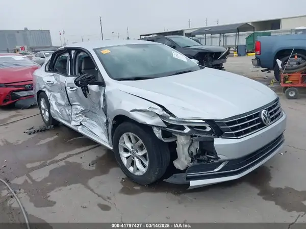 1VWAA7A37JC015921 2018 VOLKSWAGEN PASSAT - Image 1