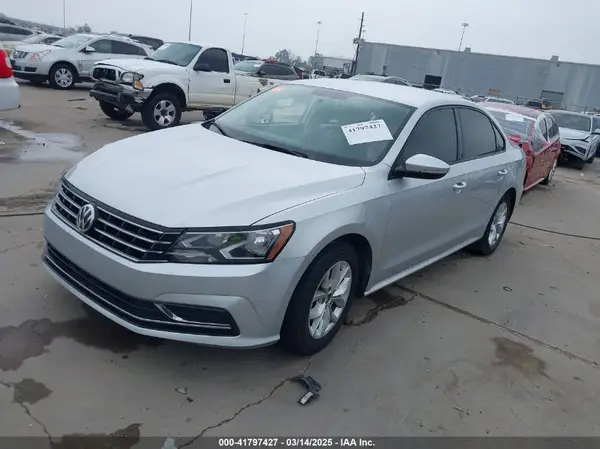 1VWAA7A37JC015921 2018 VOLKSWAGEN PASSAT - Image 2