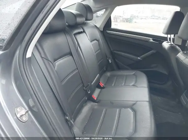 1VWAA7A37JC025588 2018 VOLKSWAGEN PASSAT - Image 8