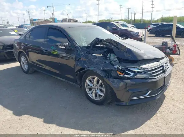 1VWAA7A37JC025770 2018 VOLKSWAGEN PASSAT - Image 1