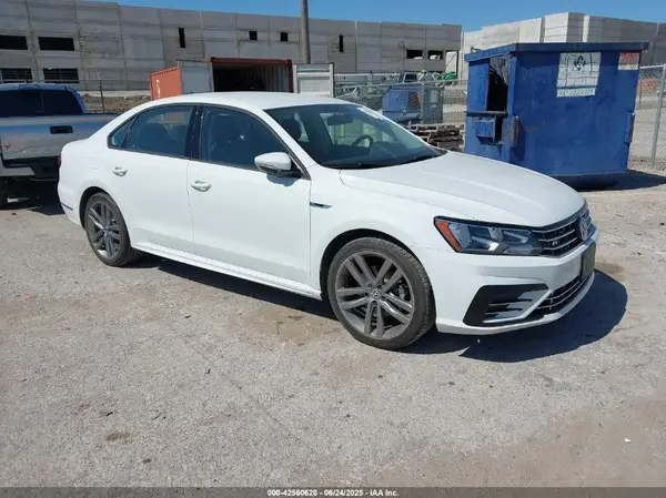 1VWAA7A37JC036221 2018 VOLKSWAGEN PASSAT - Image 1