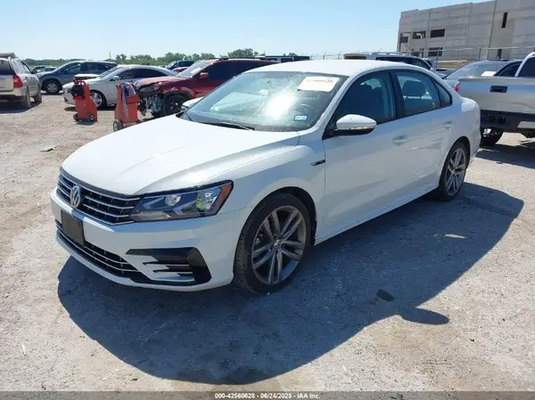 1VWAA7A37JC036221 2018 VOLKSWAGEN PASSAT - Image 2