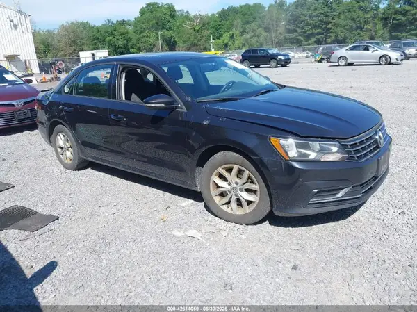 1VWAA7A37JC037370 2018 VOLKSWAGEN PASSAT - Image 1