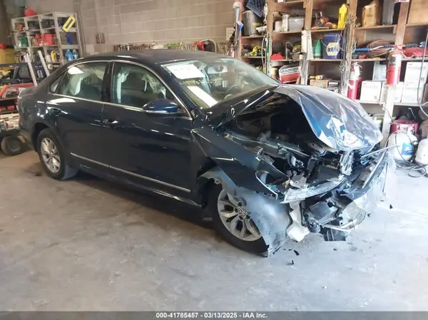 1VWAA7A37JC041225 2018 VOLKSWAGEN PASSAT - Image 1