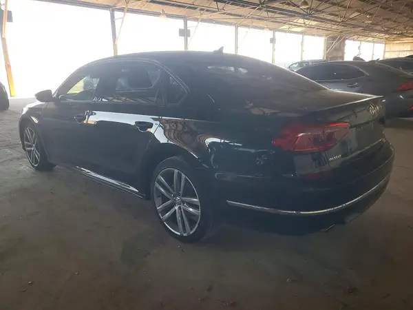 1VWAA7A37JC044240 2018 VOLKSWAGEN PASSAT - Image 2
