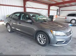 1VWAA7A37JC047557 2018 VOLKSWAGEN PASSAT