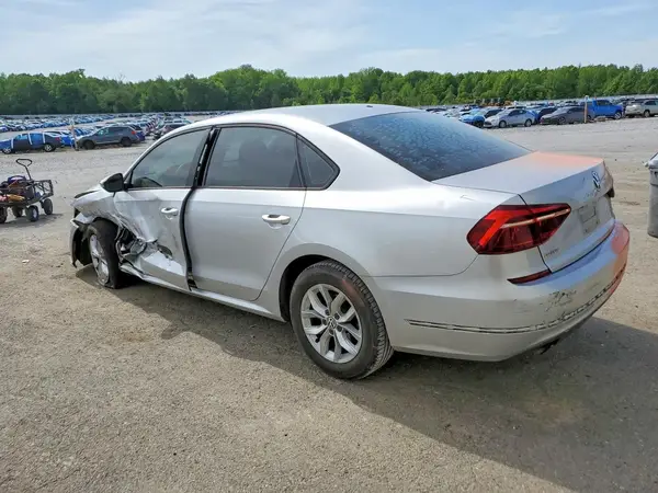 1VWAA7A38JC002045 2018 VOLKSWAGEN PASSAT - Image 2