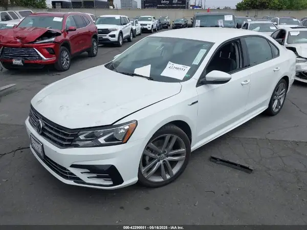 1VWAA7A38JC008055 2018 VOLKSWAGEN PASSAT - Image 2