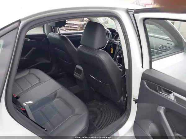 1VWAA7A38JC008055 2018 VOLKSWAGEN PASSAT - Image 8