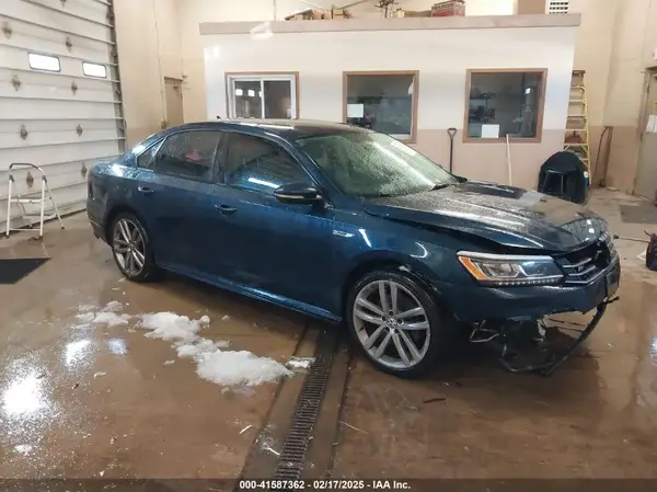 1VWAA7A38JC013787 2018 VOLKSWAGEN PASSAT - Image 1