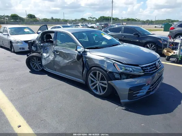 1VWAA7A38JC021730 2018 VOLKSWAGEN PASSAT - Image 1