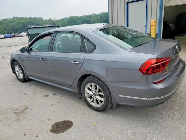 1VWAA7A38JC025924 2018 VOLKSWAGEN PASSAT - Image 2