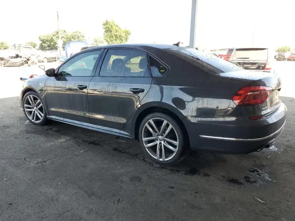 1VWAA7A38JC028306 2018 VOLKSWAGEN PASSAT - Image 2