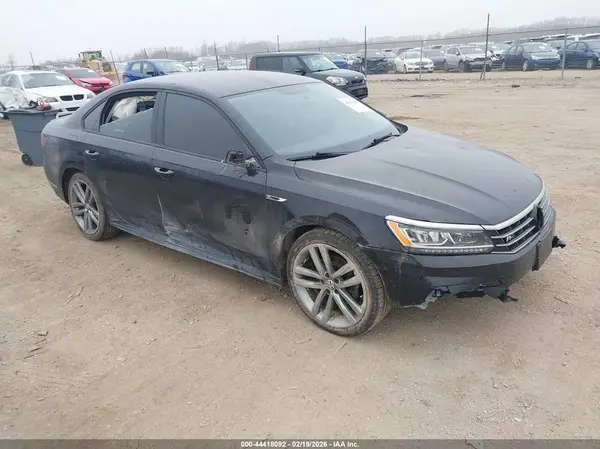 1VWAA7A38JC029424 2018 VOLKSWAGEN PASSAT - Image 1