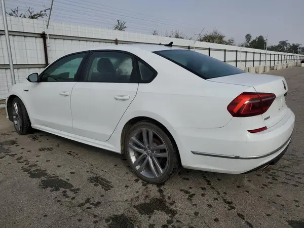 1VWAA7A38JC030833 2018 VOLKSWAGEN PASSAT - Image 2