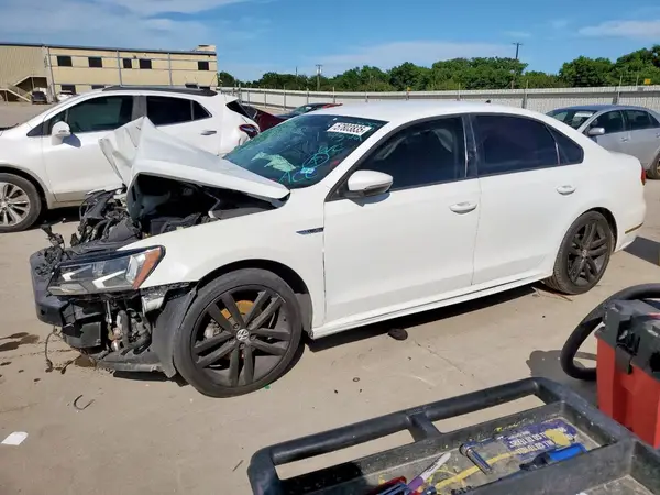 1VWAA7A38JC031061 2018 VOLKSWAGEN PASSAT - Image 1