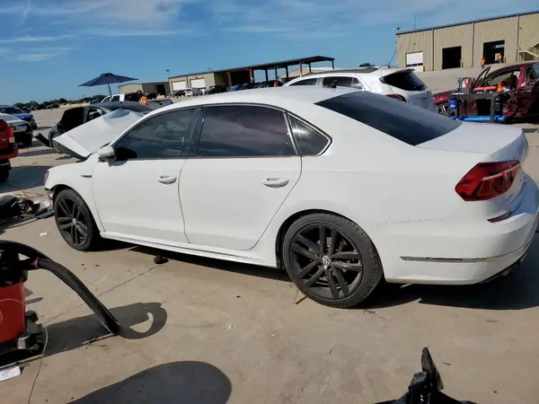 1VWAA7A38JC031061 2018 VOLKSWAGEN PASSAT - Image 2
