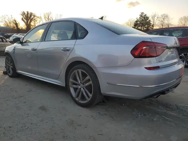 1VWAA7A38JC033943 2018 VOLKSWAGEN PASSAT - Image 2