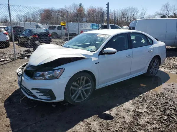 1VWAA7A38JC043369 2018 VOLKSWAGEN PASSAT - Image 1