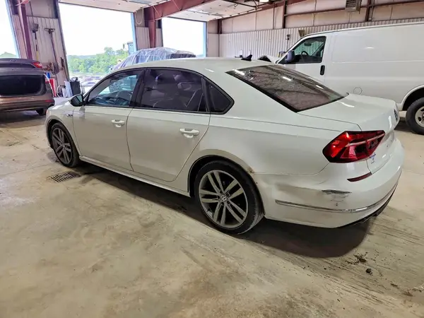 1VWAA7A39JC008016 2018 VOLKSWAGEN PASSAT - Image 2