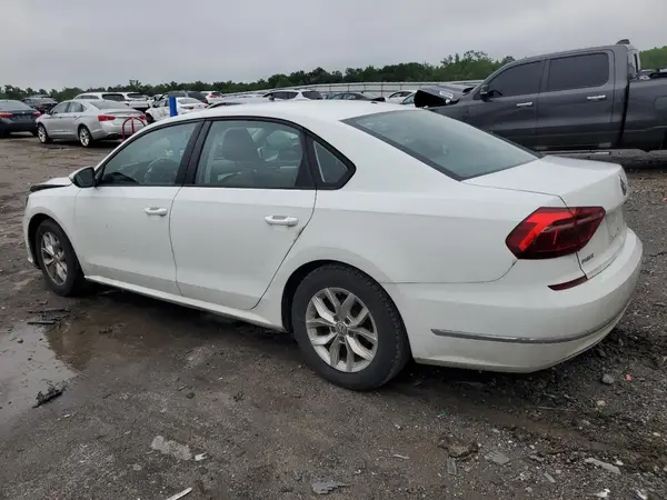 1VWAA7A39JC008632 2018 VOLKSWAGEN PASSAT - Image 2