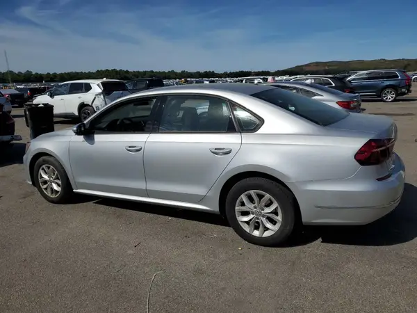 1VWAA7A39JC015659 2018 VOLKSWAGEN PASSAT - Image 2