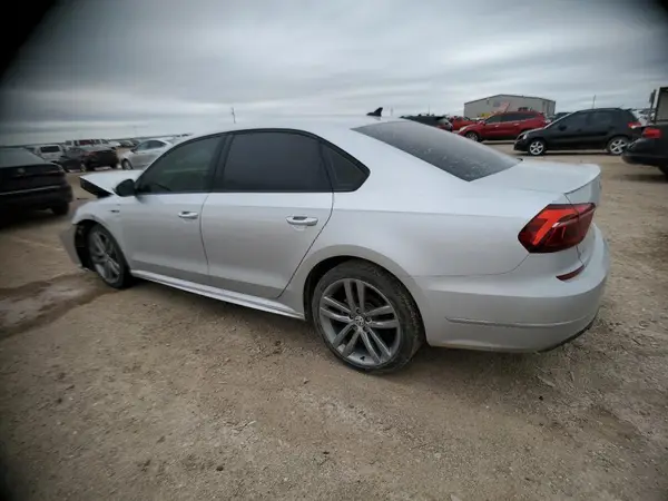 1VWAA7A39JC017010 2018 VOLKSWAGEN PASSAT - Image 2