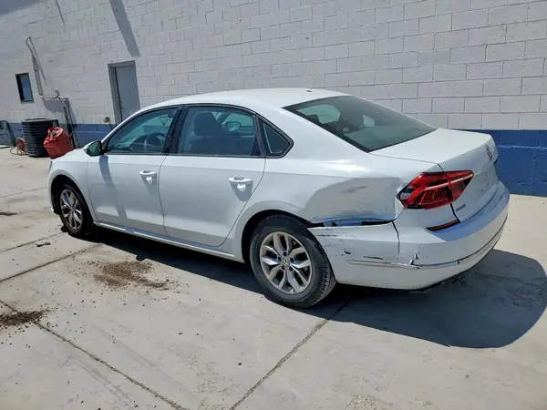 1VWAA7A39JC018819 2018 VOLKSWAGEN PASSAT - Image 2