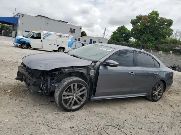 1VWAA7A39JC036236 2018 VOLKSWAGEN PASSAT - Image 1