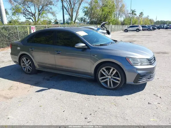 1VWAA7A3XJC001821 2018 VOLKSWAGEN PASSAT - Image 1