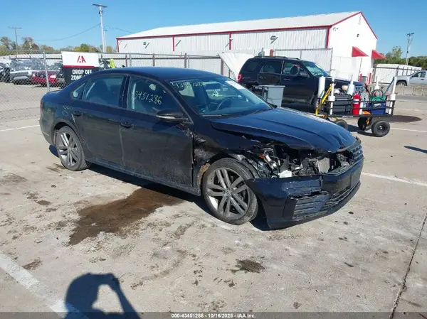 1VWAA7A3XJC005206 2018 VOLKSWAGEN PASSAT - Image 1
