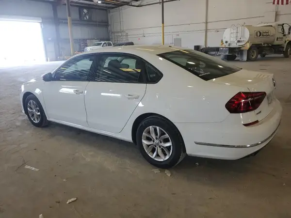 1VWAA7A3XJC009918 2018 VOLKSWAGEN PASSAT - Image 2