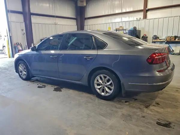 1VWAA7A3XJC017632 2018 VOLKSWAGEN PASSAT - Image 2