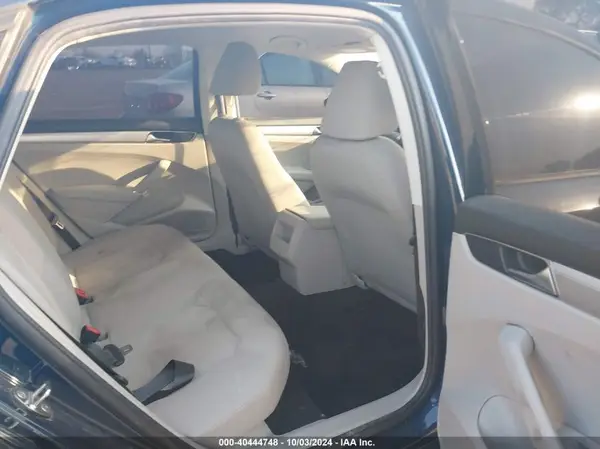 1VWAA7A3XJC021826 2018 VOLKSWAGEN PASSAT - Image 8