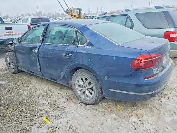 1VWAA7A3XJC046144 2018 VOLKSWAGEN PASSAT - Image 2