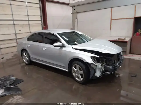 1VWAS7A30GC013577 2016 VOLKSWAGEN PASSAT - Image 1